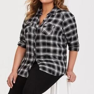NWT Torrid Taylor Twill Relaxed Fit Button Front Camp Shirt Plus Size 2X (18/20)